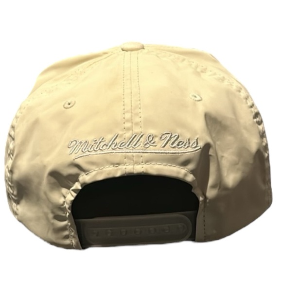 Mitchell & Ness Chicago Bulls Snap Back VERY RARE in this new condition - Picture 3 of 9